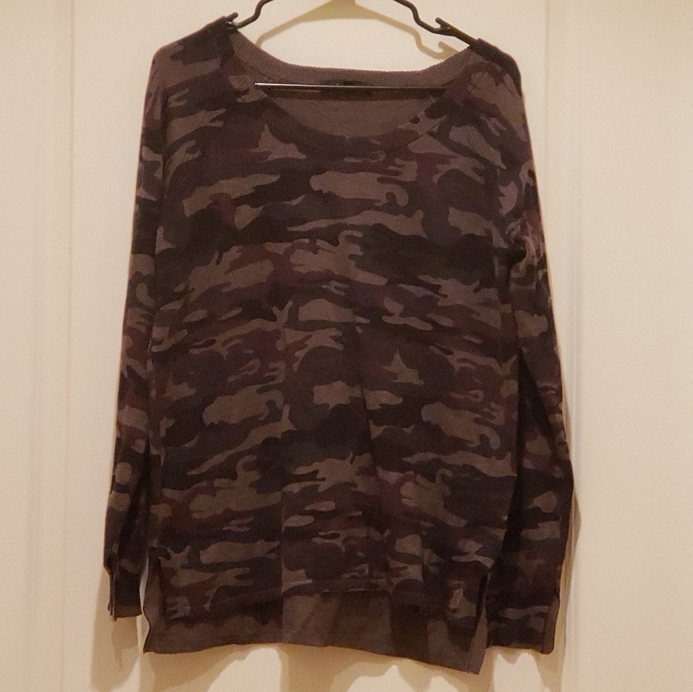 Camo print lightweight sweater